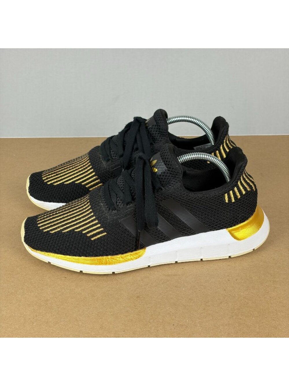 Adidas Swift Run Athletic Shoes Womens 7.5 Black Gold Low Top Lace Up